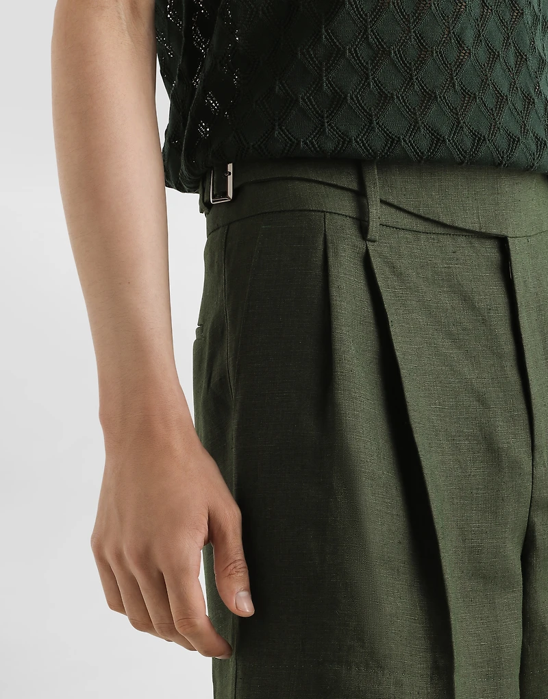 Linen fabric shorts with double darts