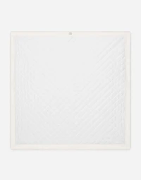 Quilted jacquard blanket with DG logo