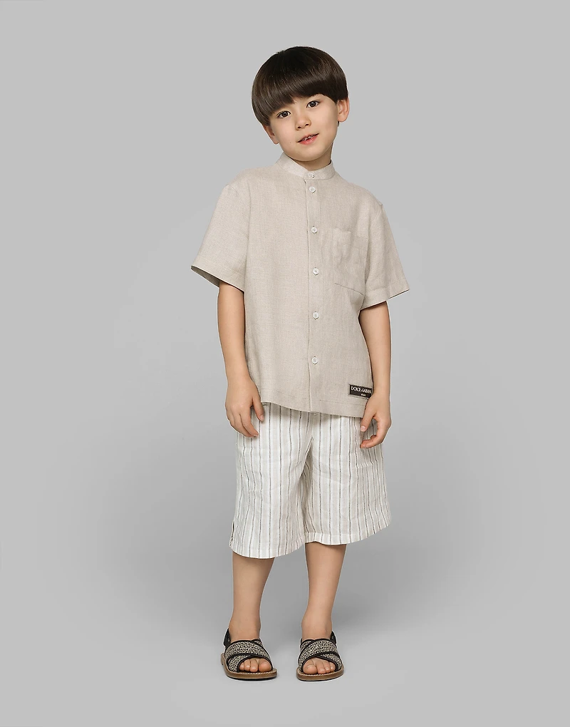 Linen shorts with branded label