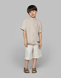 Linen shorts with branded label