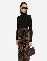 Chenille calf-length skirt with jacquard leopard design