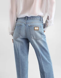 Loose denim jeans with pressed pleat