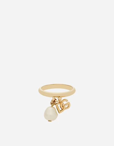 Engagement ring with DG logo and pearl charms