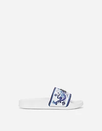 Majolica-print sliders with metal DG logo