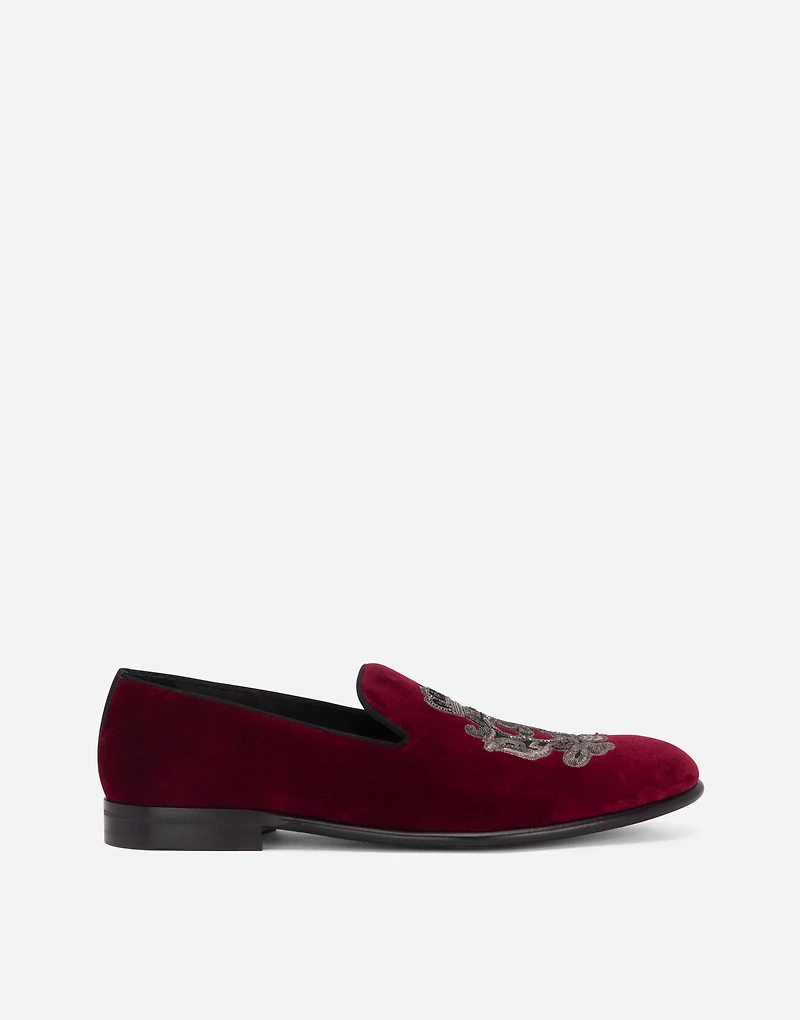 Velvet slippers with coat of arms embroidery