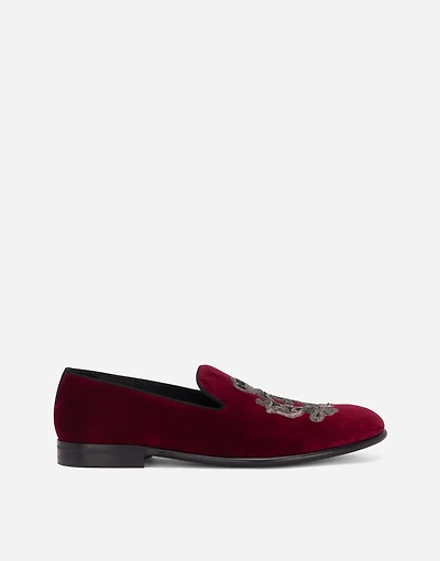 Velvet slippers with coat of arms embroidery