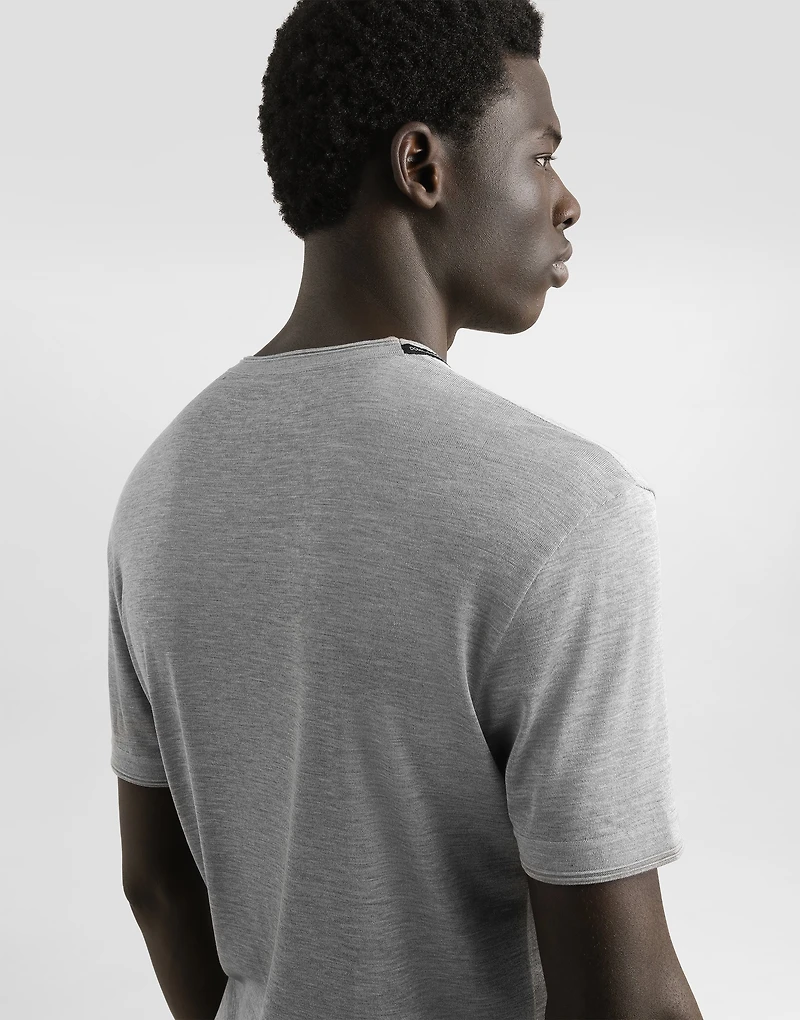 Short-sleeved silk t-shirt