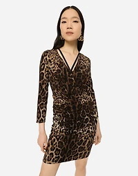 Short charmeuse dress with leopard print and tie