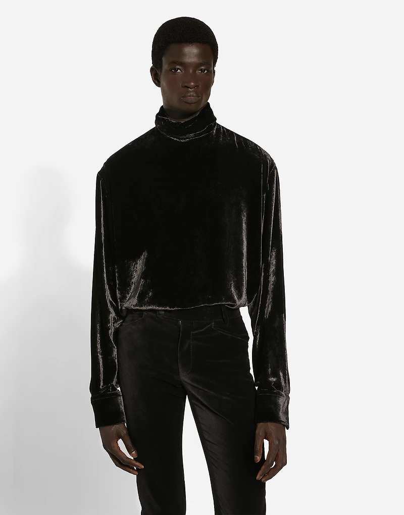 Loose velvet turtleneck with shirt cuffs