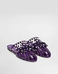 Patent leather sandal with stones