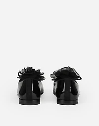 Patent leather slippers with flower appliqué