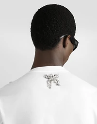 cotton t-shirt with embroidery and brooch