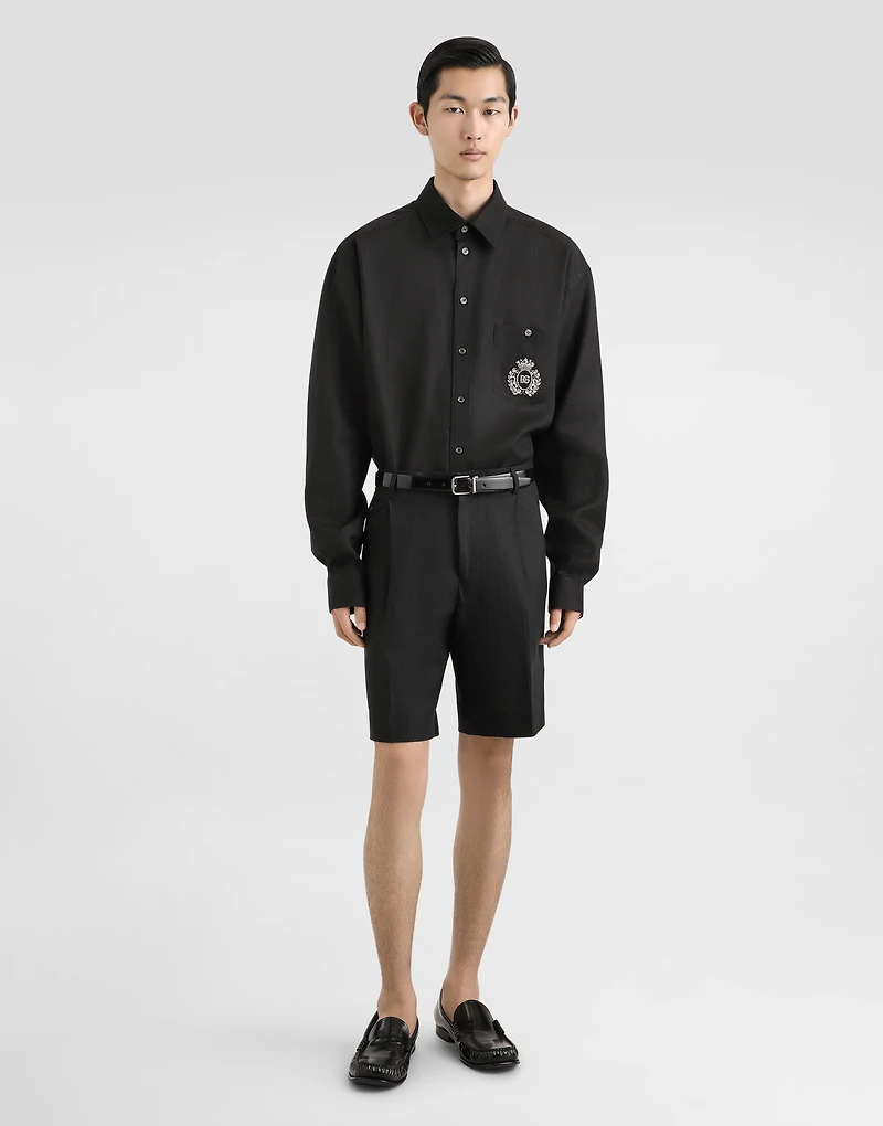 Linen shirt with heraldic patch