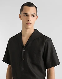 Three-button short-sleeved linen shirt