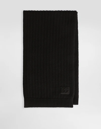 Cable-knit scarf