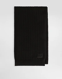 Cable-knit scarf