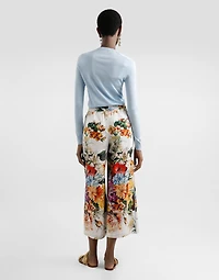 Silk pullover with flower brooch