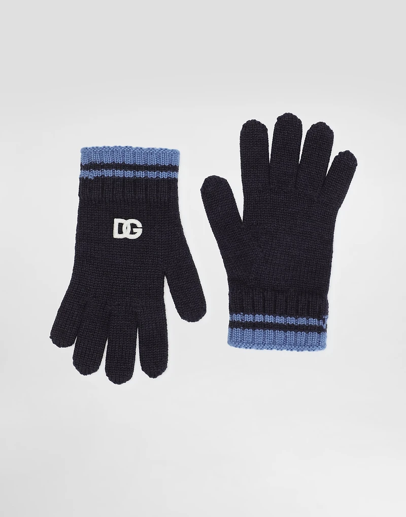 Knitted gloves with DG patch embroidery