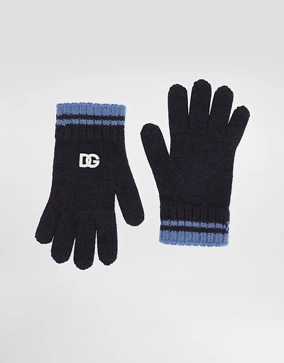 Knitted gloves with DG patch embroidery