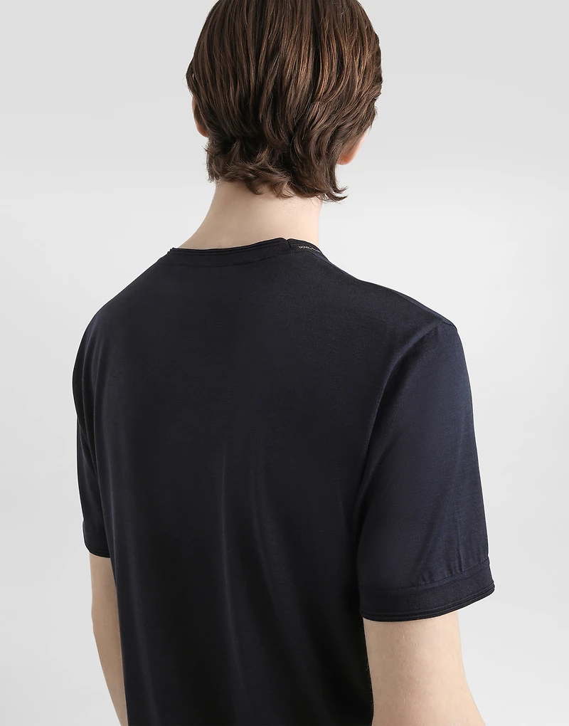 Short-sleeved silk t-shirt