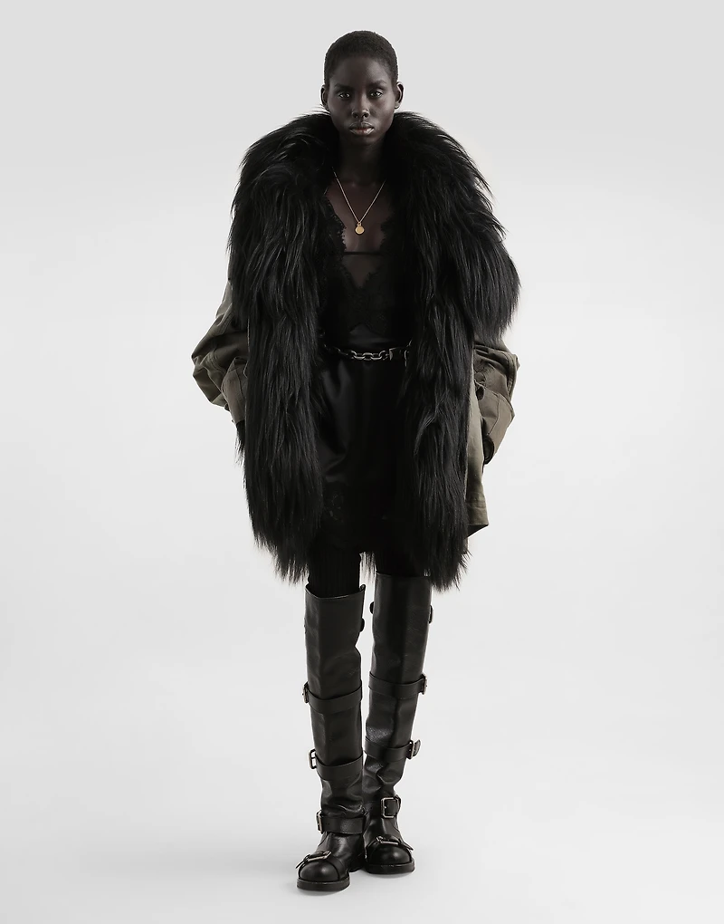 Short dress with lace