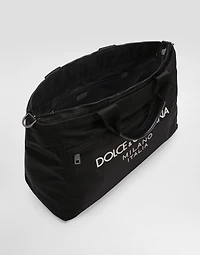 Nylon holdall with rubberized logo