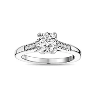 Bague Solitaire Sertie de Zircons Cubiques. Color: blanc | Doucet Latendresse