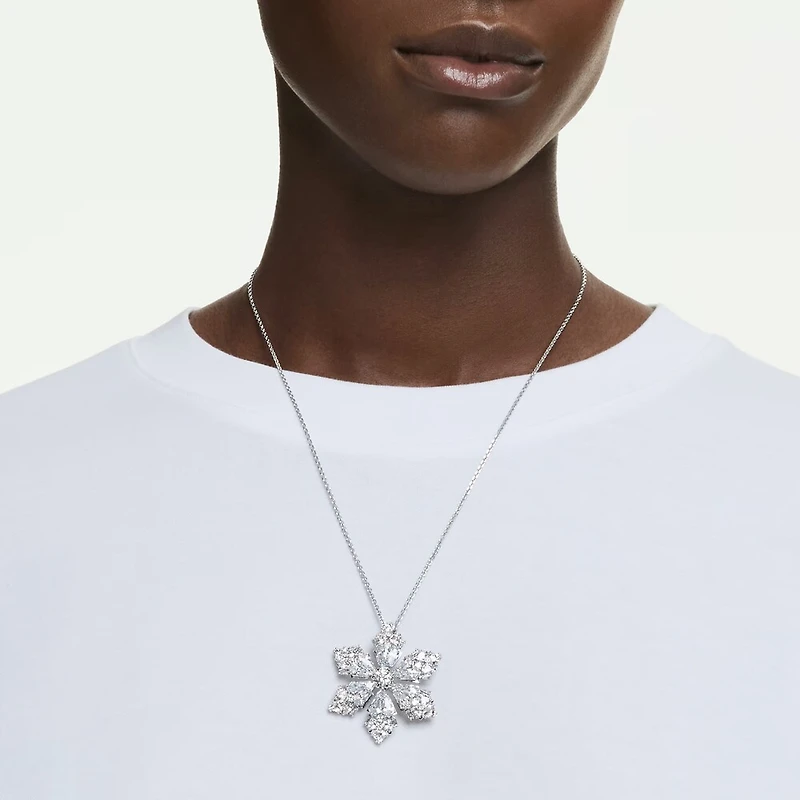 Collier avec Pendentif Flocon de Neige en Métal Rhodié avec Cristaux Swarovski. Color: blanc | Doucet Latendresse