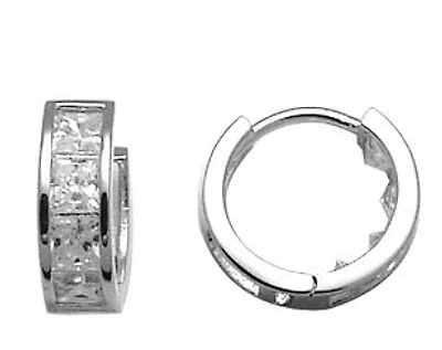 Boucles d'oreilles de genre Huggies serties de zircons cubiques - en argent sterling - 12mm. Color: argent | Doucet Latendresse