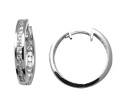 Boucles d'oreilles anneaux serties de zircons cubiques - en argent sterling. Color: argent | Doucet Latendresse