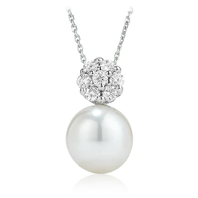 Pendentif serti d'une perle de culture et de diamants totalisant 0.10 Carats Pureté:I Couleur:GH - en or blanc 14K - Chaîne incluse. Color: blanc | Doucet Latendresse