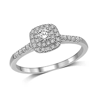 Bague de fiançailles carrée 10K avec diamants. Color: blanc | Doucet Latendresse
