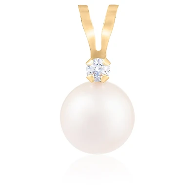Pendentif en perle 6-7mm et diamants totalisant 3pts & or jaune 14K. Color: jaune | Doucet Latendresse