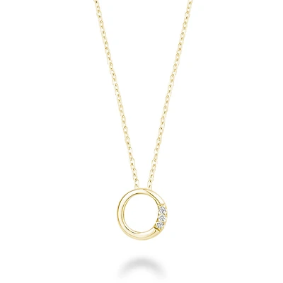 O-shaped pendant in 10K yellow gold with 3PTS diamonds. Color: yellow | Doucet Latendresse