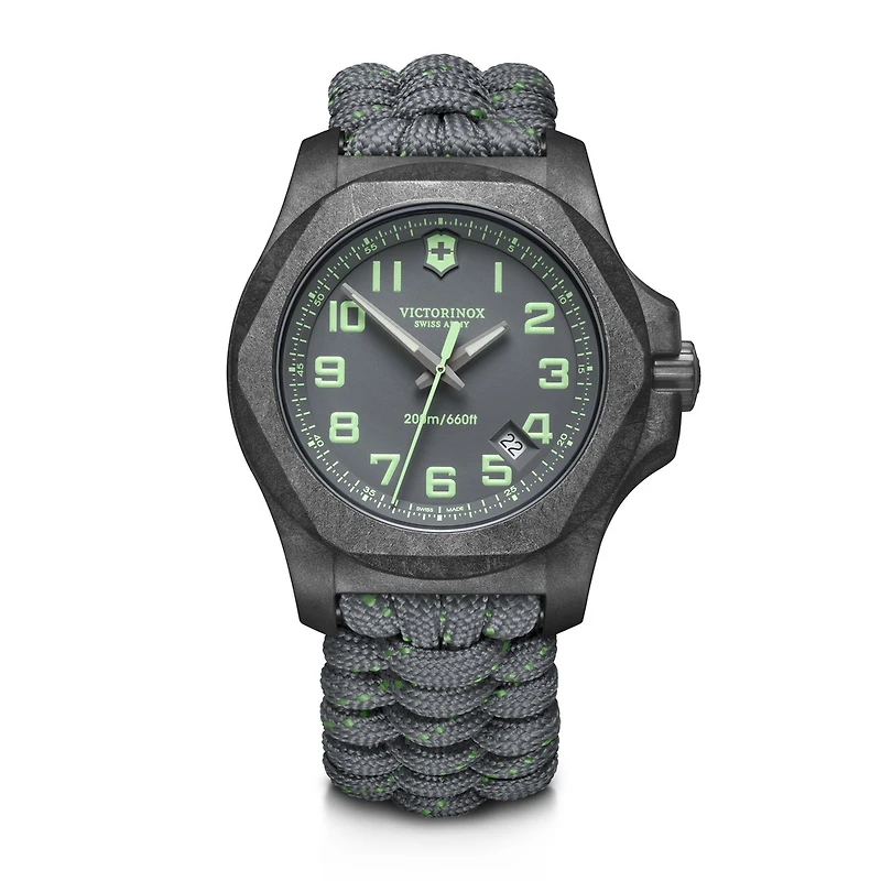 Victorinox I.N.O.X. Carbone 43mm – Cadran Noir avec Accents Verts et Bracelet Paracorde | Doucet Latendresse