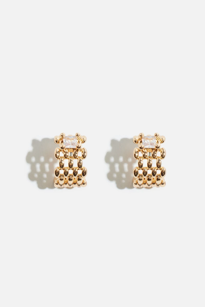 Petites boucles d’oreilles huggies en forme de chaîne avec pierreries