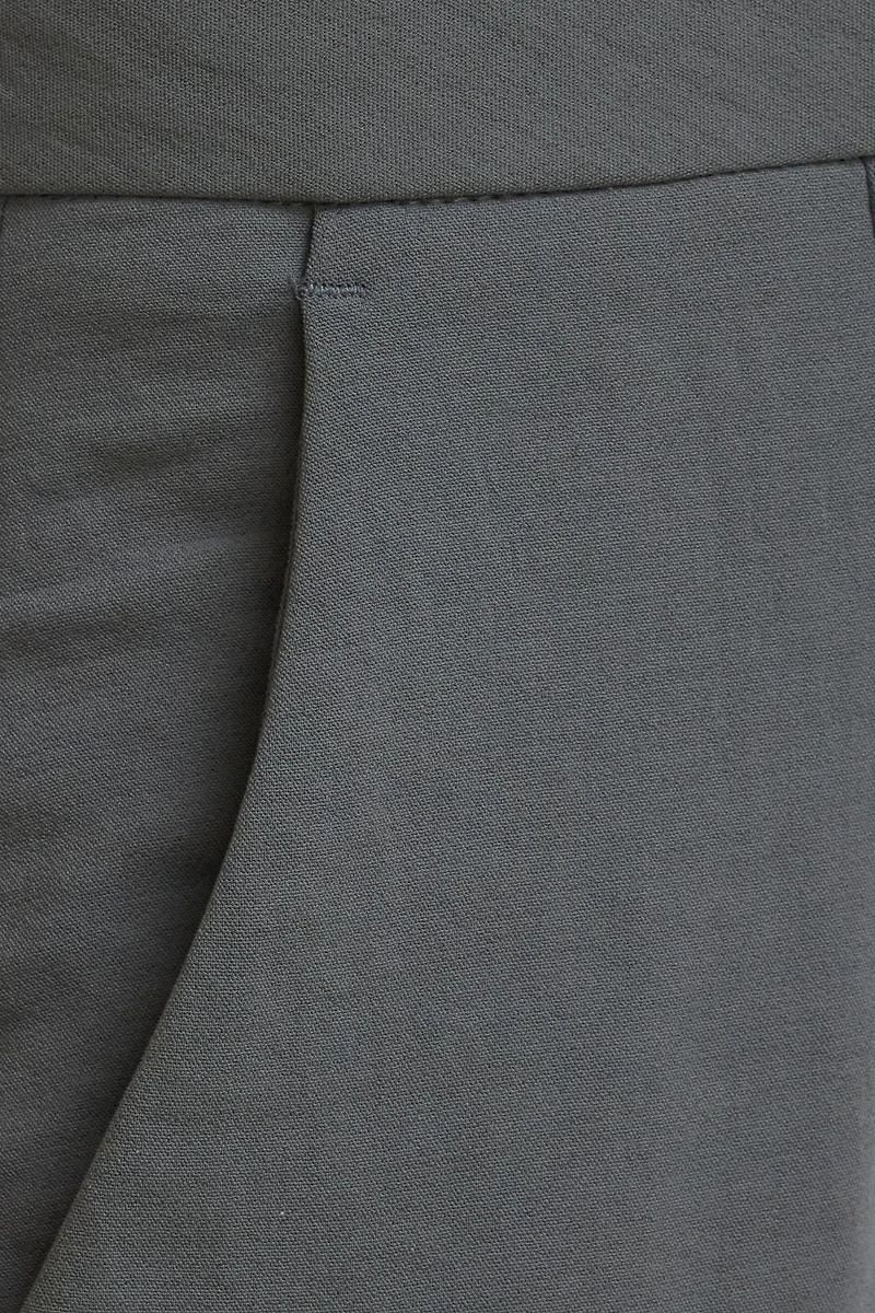 Pantalon fluide à jambe droite Yasmin