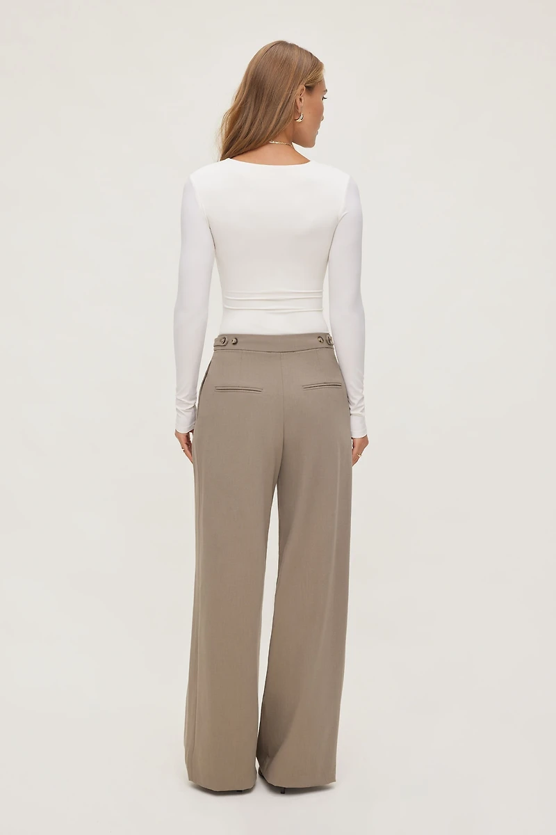 Justaucorps sculptant à col plongeant profond