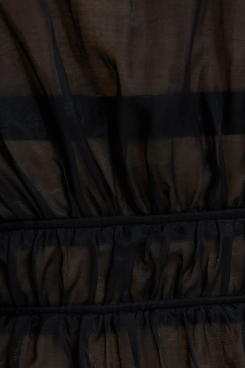 Blouse ouverte à l’avant en organza