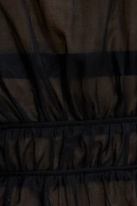 Blouse ouverte à l’avant en organza