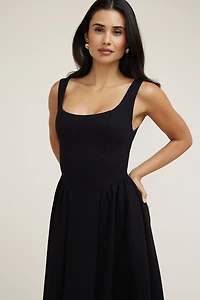 Robe maxi évasée à col échancré en point de Rome