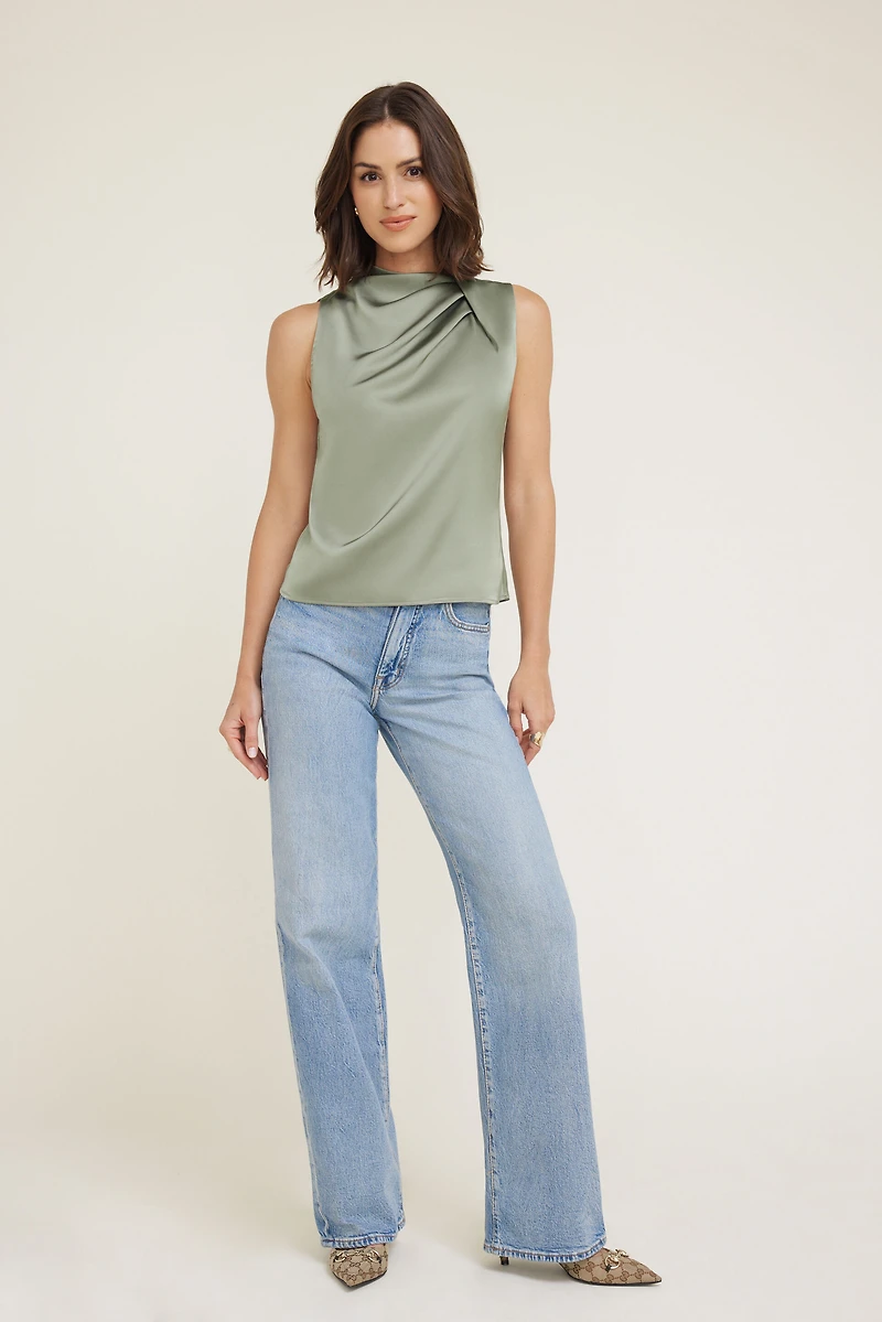 Blouse en satin à col montant