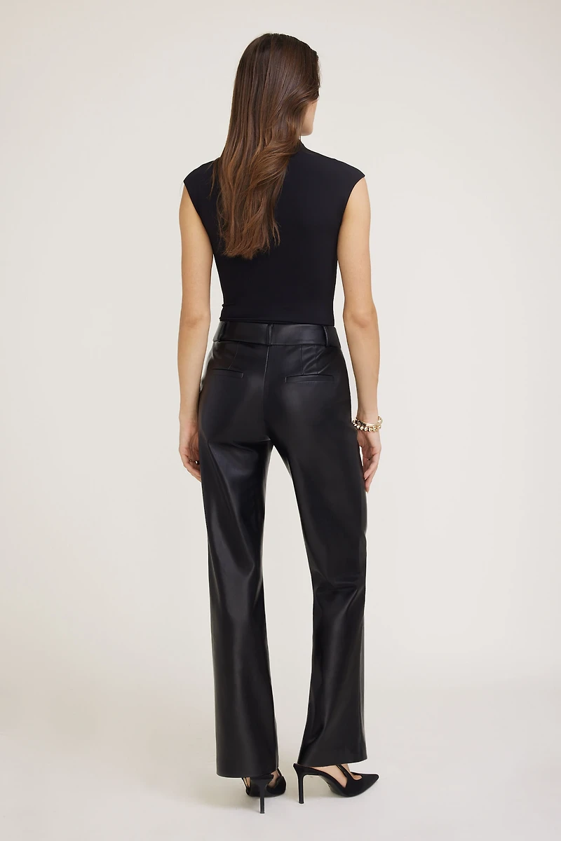Pantalon en faux cuir à jambe droite Camelia