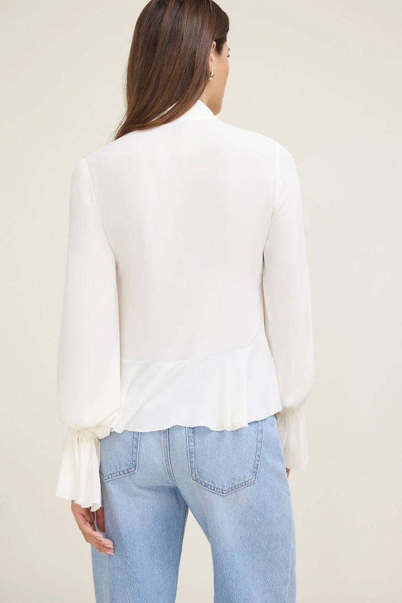Blouse en crêpe à col noué