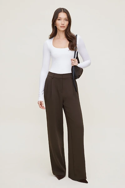 Justaucorps sculptant à col carré