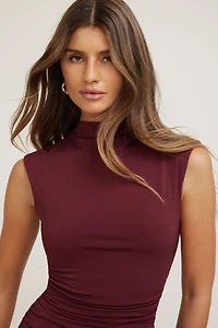 Robe maxi sculptante à col montant Bria