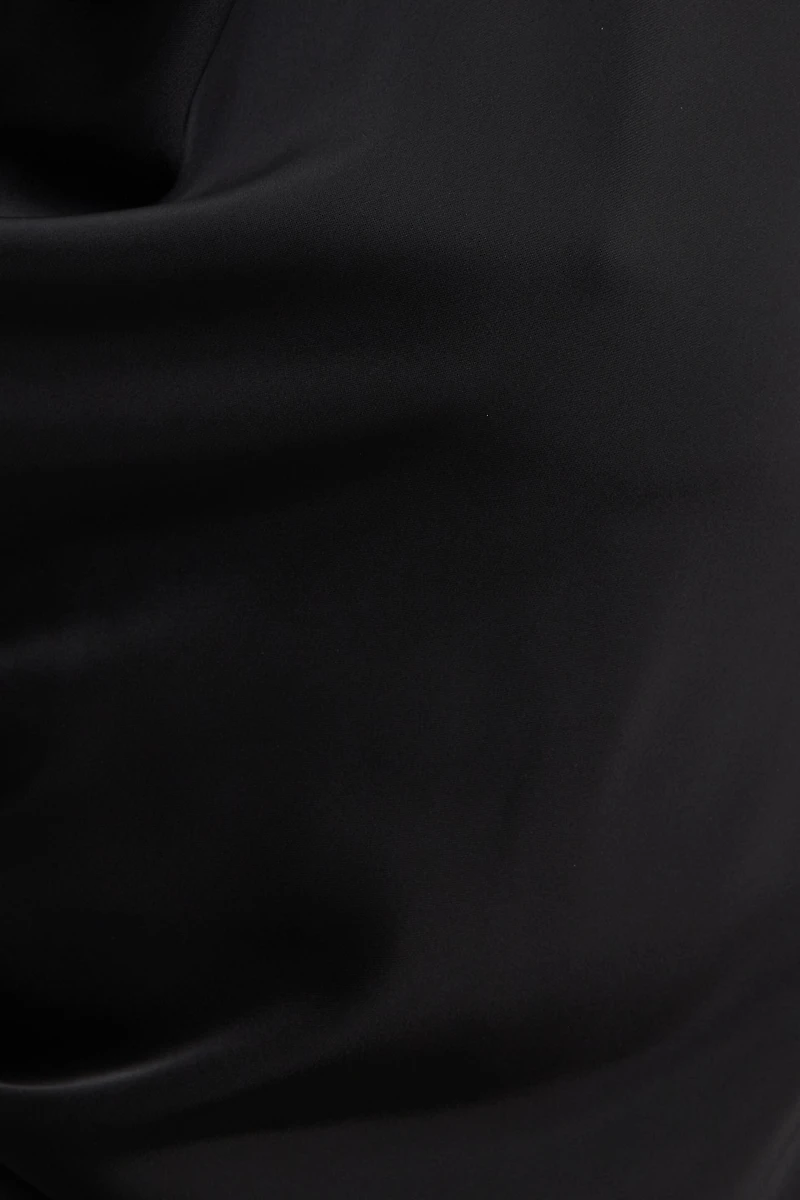 Minirobe en satin à col licou