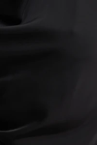 Minirobe en satin à col licou