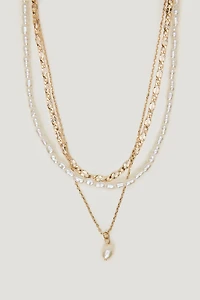 Collier superposé avec perles et chaînes