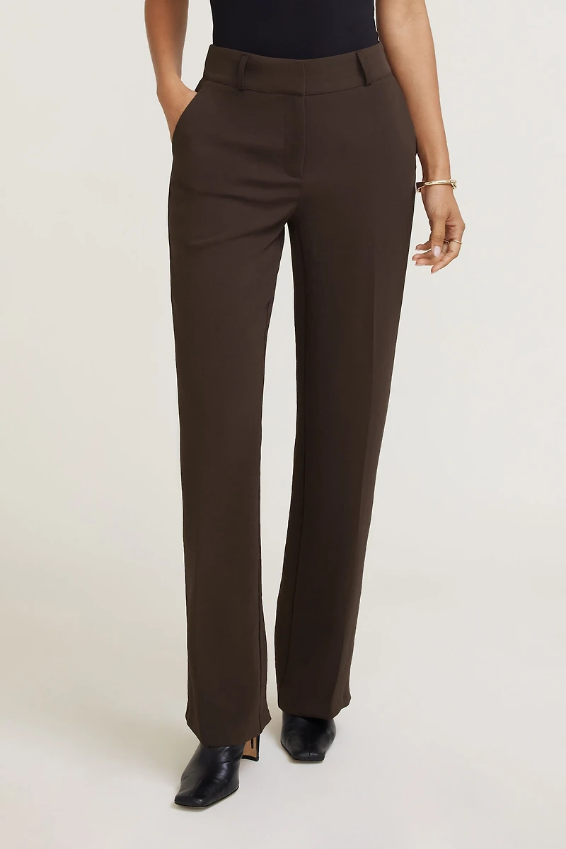 Pantalon fluide et épuré à jambe droite Camelia